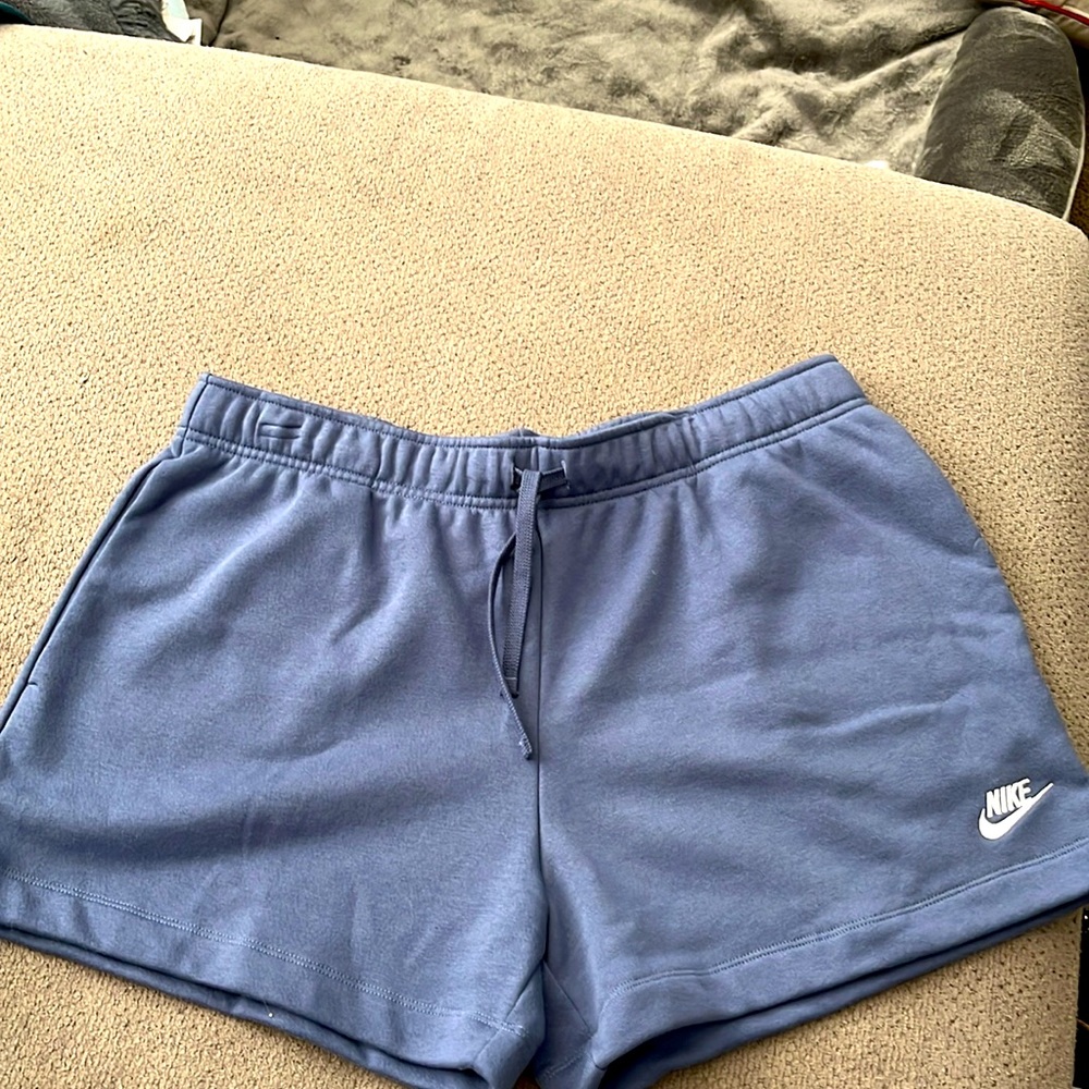 New Nike mid rise standard fit shorts